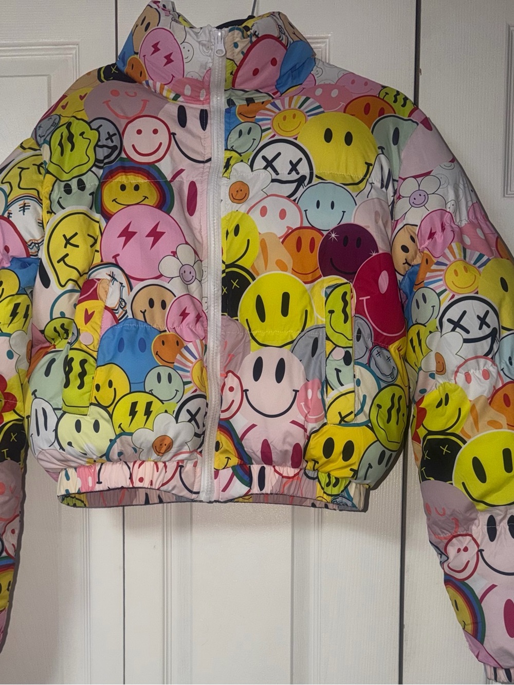 Posh Desing Graffiti Multi-Smiley Face Cropped Puffer Jacket – Women’s Large